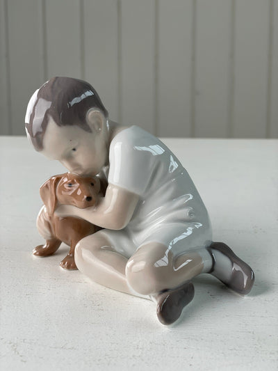 Billede af Bing og Grøndahl dreng med hund